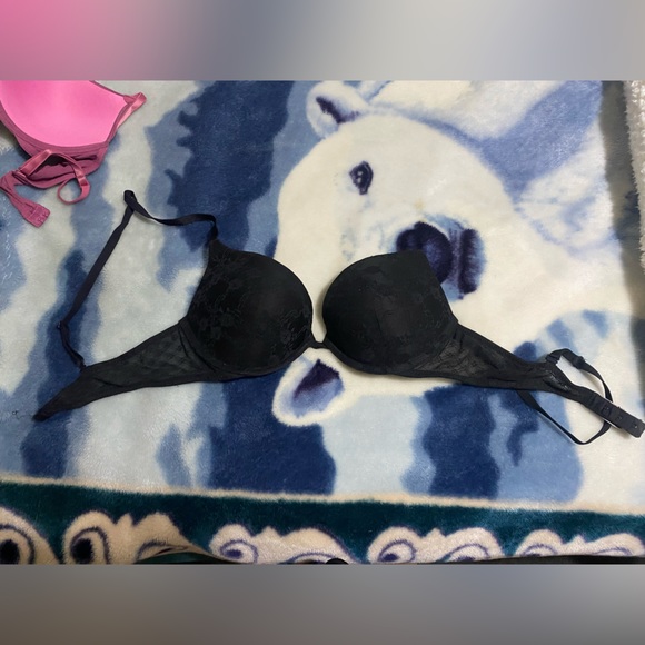 Bras - Picture 2 of 8